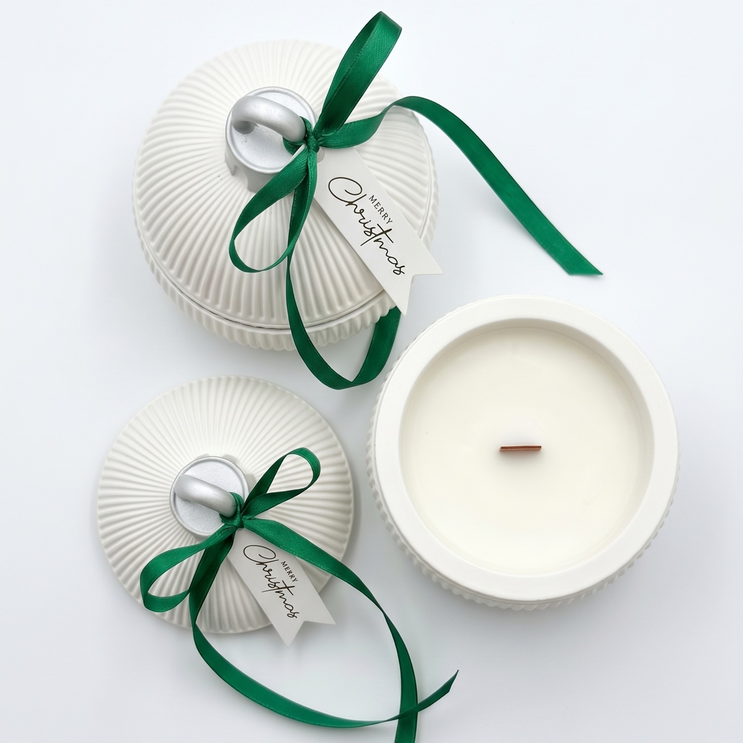 Sviečka Christmas Bauble Elegance - Biela / Zlatá / Zimné Kúzlo